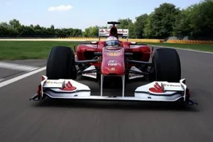 Alonso prueba en Fiorano la nueva versión del F-10