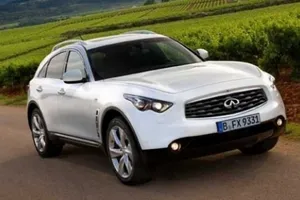 El Infiniti FX actualiza su tecnología en su gama 2011