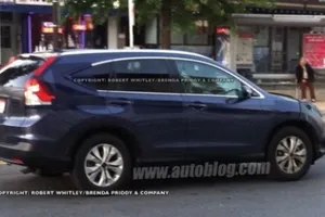 Foto espía del Honda CR-V 2012 casi al descubierto
