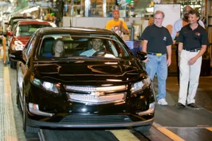 General Motors incrementa la producción del Volt.