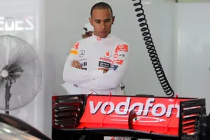 Hamilton alimenta los rumores de su salida de McLaren