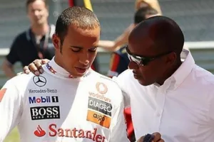 Hamilton busca manager