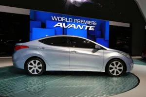 Hyundai elantra 2011 prepara su estreno en el Salón de Los Ángeles