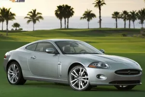 Jaguar XK Coupé a la vista