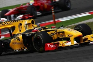 Kubica ve a Renault por delante de Ferrari