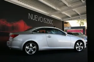 Lexus Is C, el nuevo cabrio de Lexus en el Salón Internacional de Barcelona