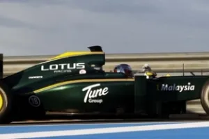 Lotus podrá montar motor Renault y dice adiós a Cosworth