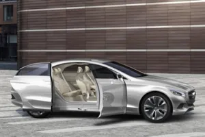 Mercedes Benz promete revolucionar el mercado de los coches compactos