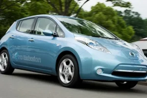 Nissan Leaf no da tregua al Chevrolet Volt