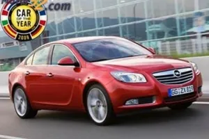 Opel recibió el trofeo Car of the Year
