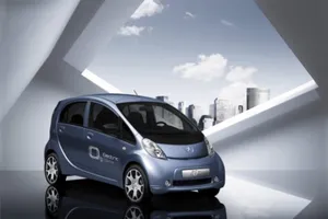 Peugeot comienza la comercialización del iOn, su modelo 100% eléctrico.