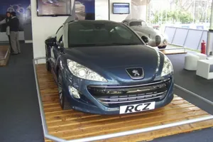Peugeot regala un scooter con la compra de un RCZ