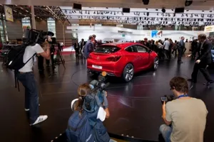 Salón de París 2010, Opel GTC presentado