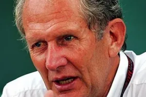 Según Helmut Marko, Vettel no irá a Ferrari hasta que ya no esté Alonso