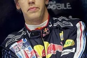 Vettel alarga su contrato con Red Bull hasta 2014