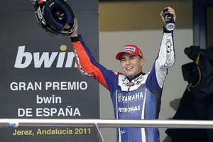 Victoria de Jorge Lorenzo en Jerez en una carrera loca