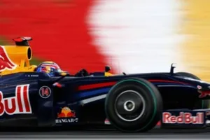 Video: Espectacular accidente del  Red Bull de Webber en Valencia