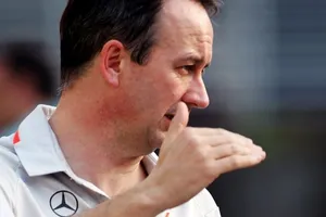 Neale explica que Mclaren tendrá que tomar riesgos