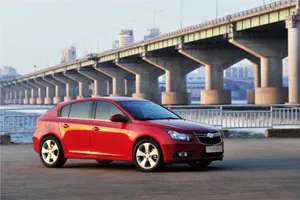 Precios y equipamiento del nuevo Chevrolet Cruze HB5 (5p) para España