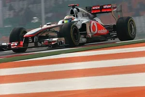 GP India 2011, Libres 1: Hamilton logra el primer mejor tiempo