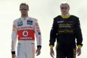 Jenson Button y Mika Hakkinen queman rueda