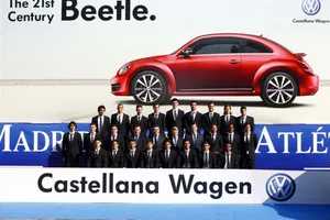 El Atlético de Madrid estrena 44 Volkswagen... ¡Y entre ellos el Beetle!