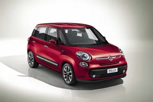 FIAT nos muestra imágenes oficiales del interior del 500L