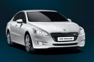 El sistema Hybrid4 llega también al Peugeot 508 berlina