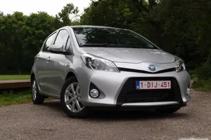 Toyota Yaris híbrido. utilitario tecnológico, asequible y mínimo consumo - Toma de contacto