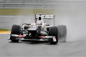 GP Bélgica 2012, Libres 1: la lluvia deja a Kobayashi como el hombre más rápido