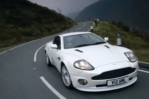 Los coches de James Bond (VI): Aston Martin Vanquish 2002