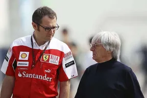 Ecclestone señala que Ferrari “ha cometido un error” reclamando el adelantamiento de Vettel