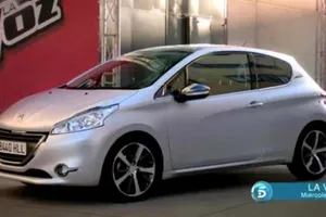 Los finalistas de La Voz de Telecinco conducen el nuevo Peugeot 208