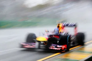 Sebastian Vettel vuelve a su estado natural con una pole estratosférica