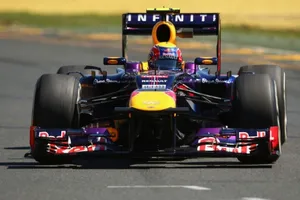 Vettel asusta de inicio