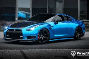 Nissan GT-R por WrapStyle: 1.000 CV vestidos de cromo azul