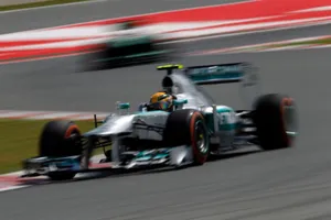 Rosberg se lleva la pole de nuevo por sorpresa