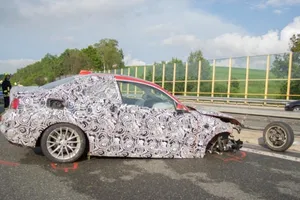 Un prototipo del BMW Serie 2 se estrella y obliga a cerrar una Autobahn