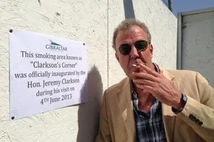 Jeremy Clarkson y su equipo paran en Puerto Banús 