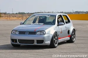 Volkswagen Golf IV GTI en su exterior, 800 CV en su interior