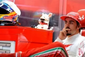 Alonso elogia la estrategia de Ferrari