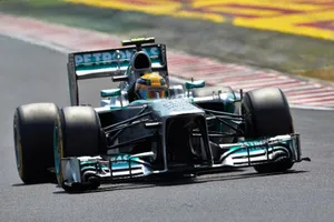 Hamilton le levanta la pole a Vettel en Hungaroring