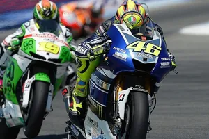 Valentino Rossi: Mientras siga luchando por podios, seguiré con Yamaha