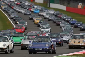 La concentración de Porsche 911 más numerosa del mundo, en Silverstone