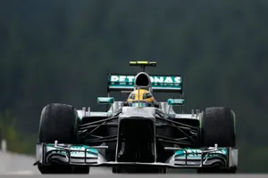 Cuarta pole consecutiva para Hamilton