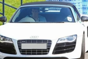 Gareth Bale debutará con el Real Madrid mientras busca casa y garaje para sus coches