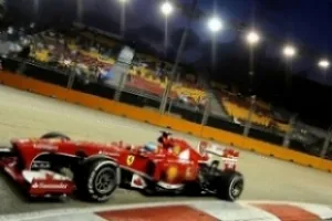 Brillante pole de Vettel en Singapur