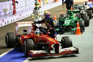 Webber, penalizado con 10 posiciones para Corea por ir en el 'taxi' de Alonso