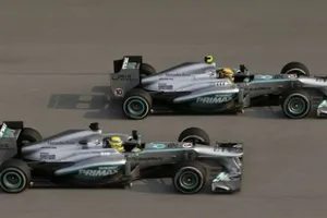 Mercedes quiere batir a Ferrari