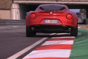 Alfa Romeo 4C, primera prueba con Chris Harris al volante